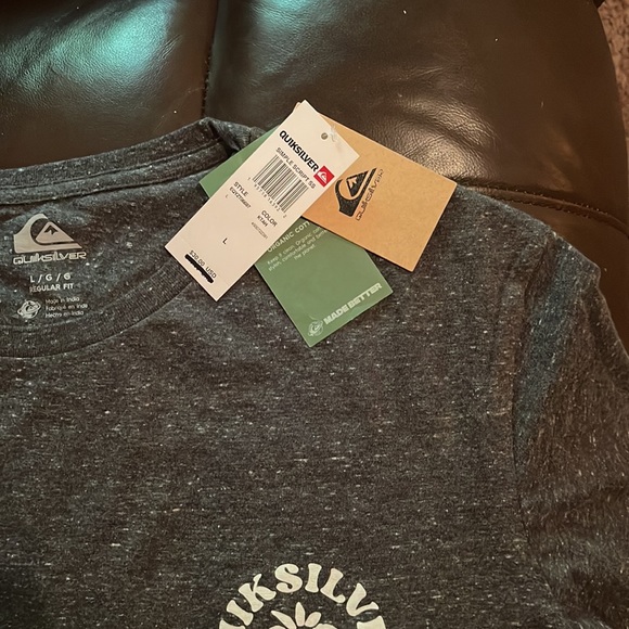 Quicksilver surf shirt. New with tags. Size L. - Picture 2 of 3